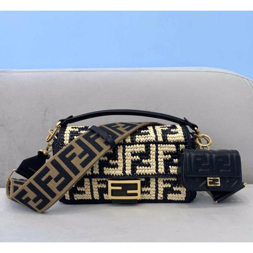 Fendi_Medium_Baguette_Ba