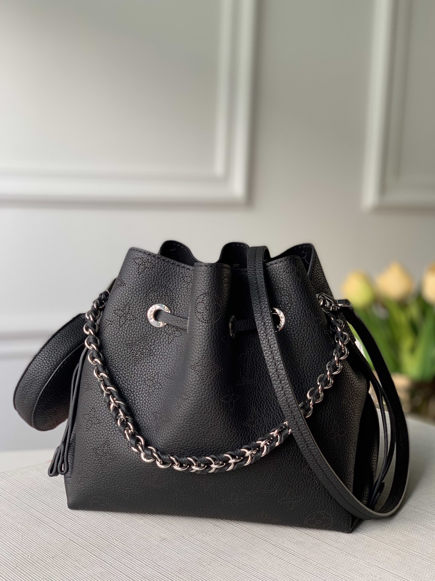 Louis_Vuitton_Bella_Tote