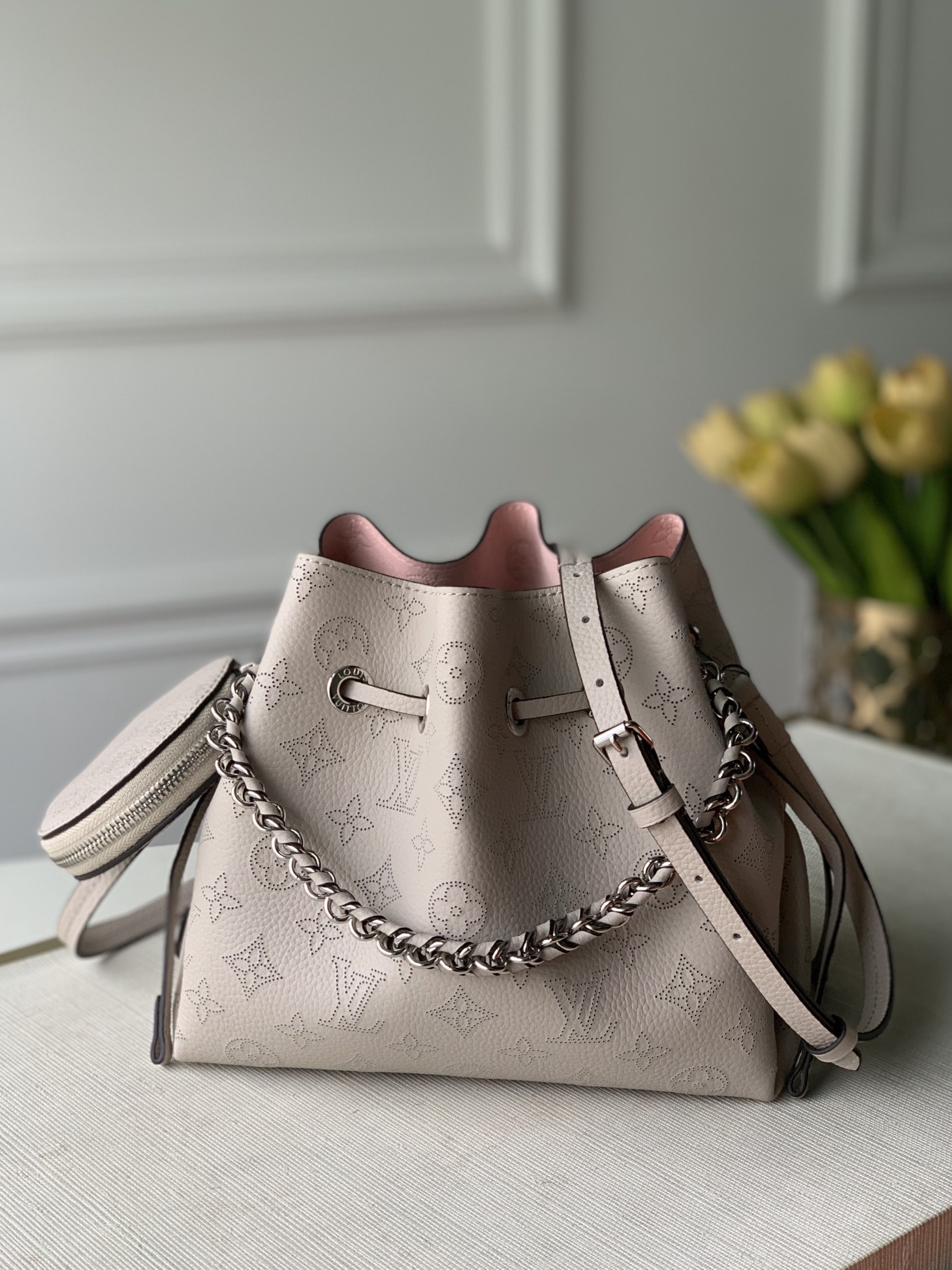 Louis_Vuitton_Bella_Tote