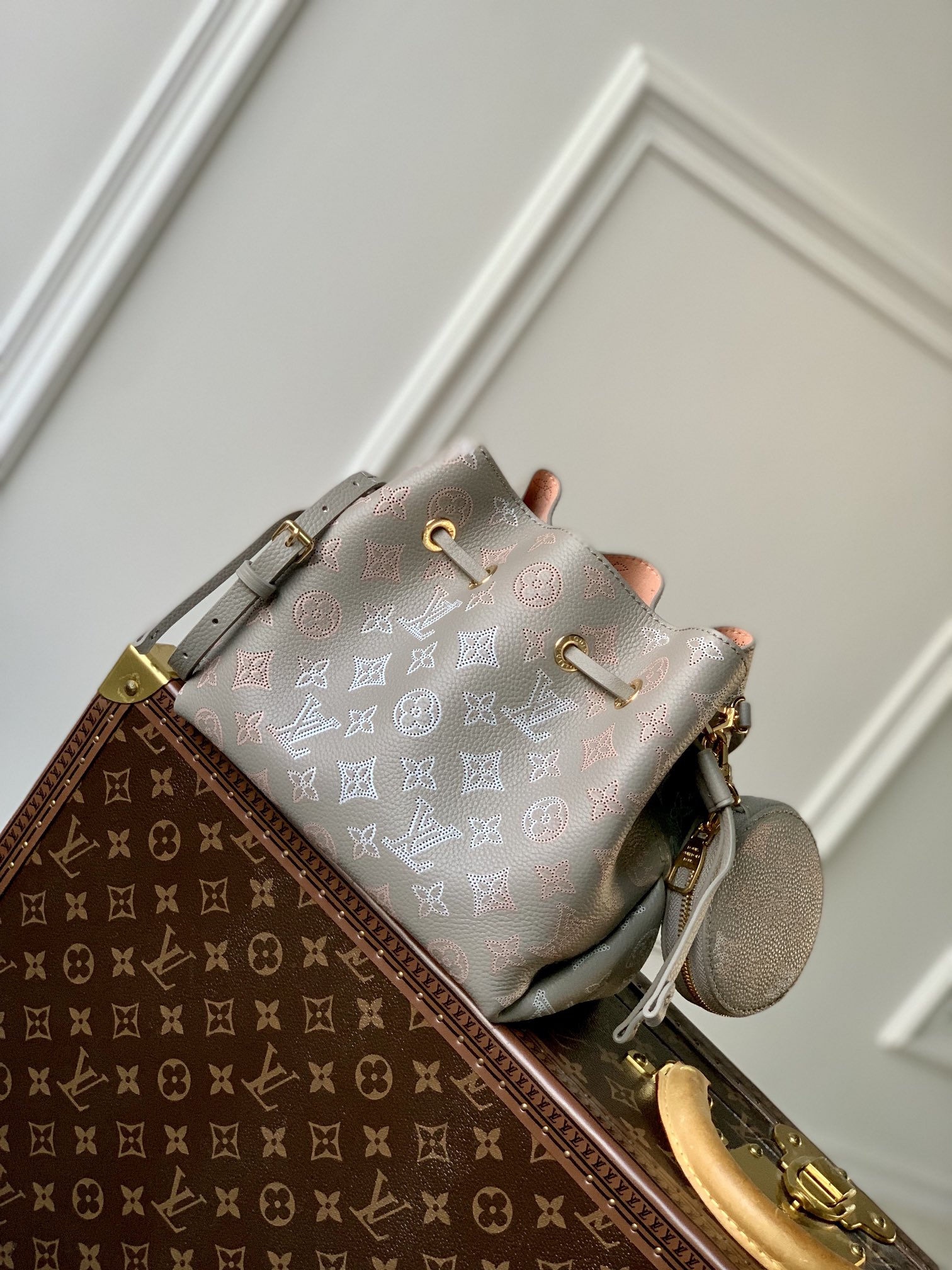 Louis_Vuitton_Bella_Tote