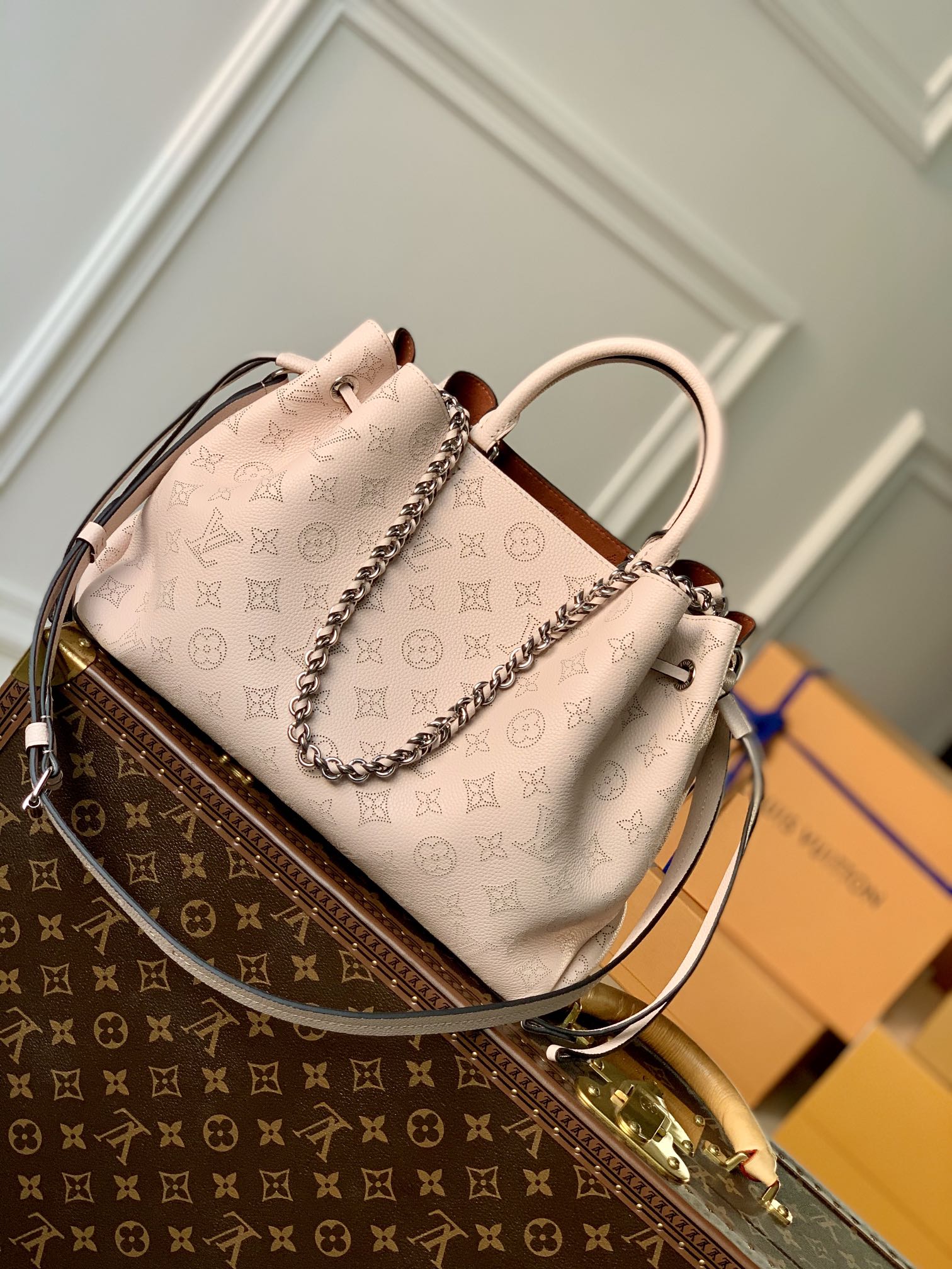 Louis_Vuitton_Bella_Tote