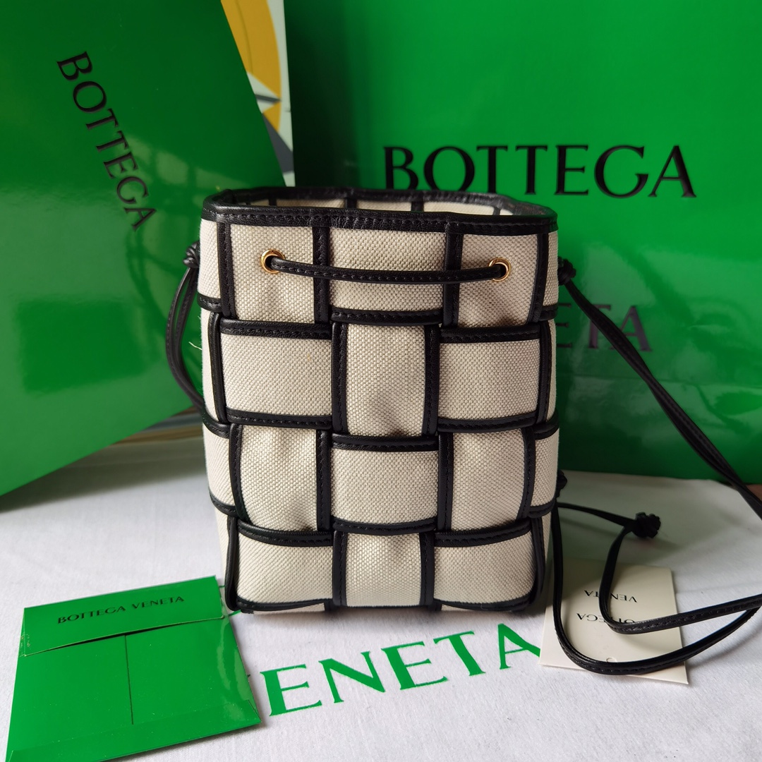 Bottega_Veneta_Cassette_