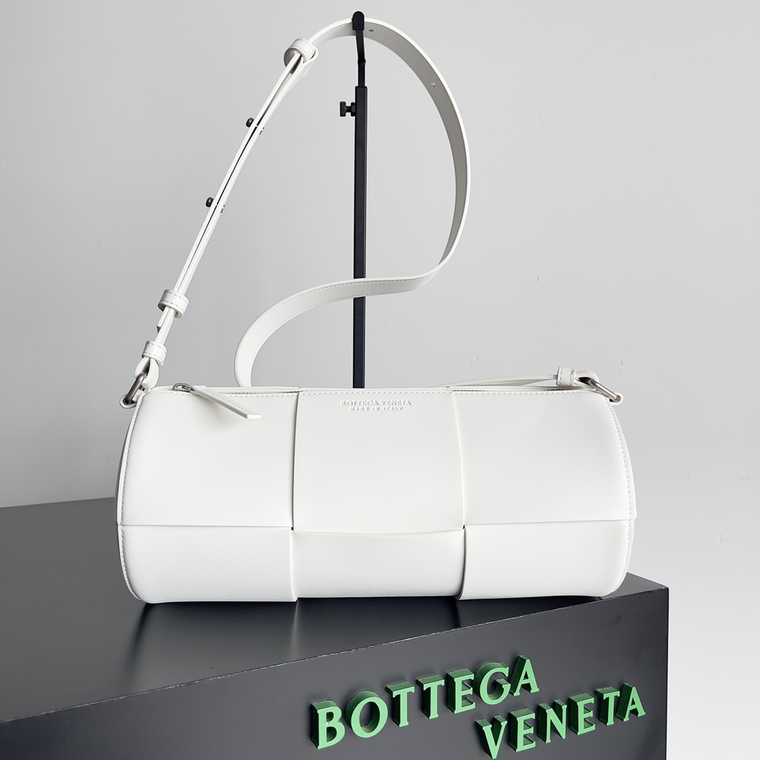 Bottega_Veneta_Arco_Bag-