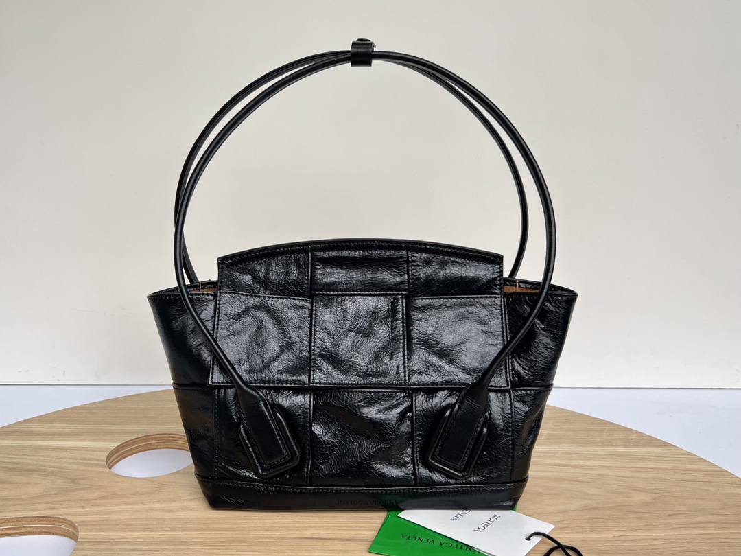 Bottega_Veneta_Arco_Bag-