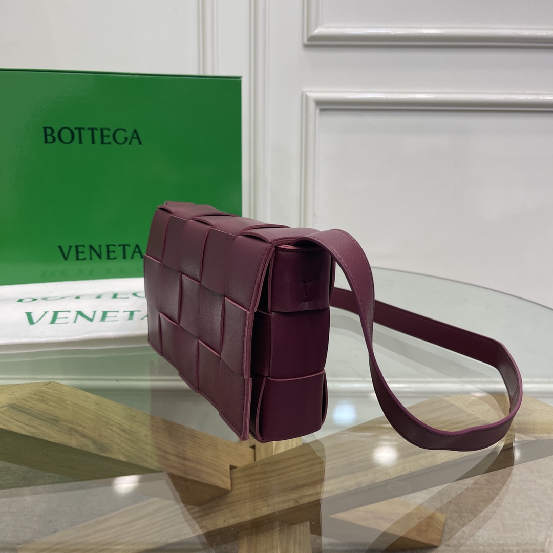 Bottega_Veneta_Crossbody