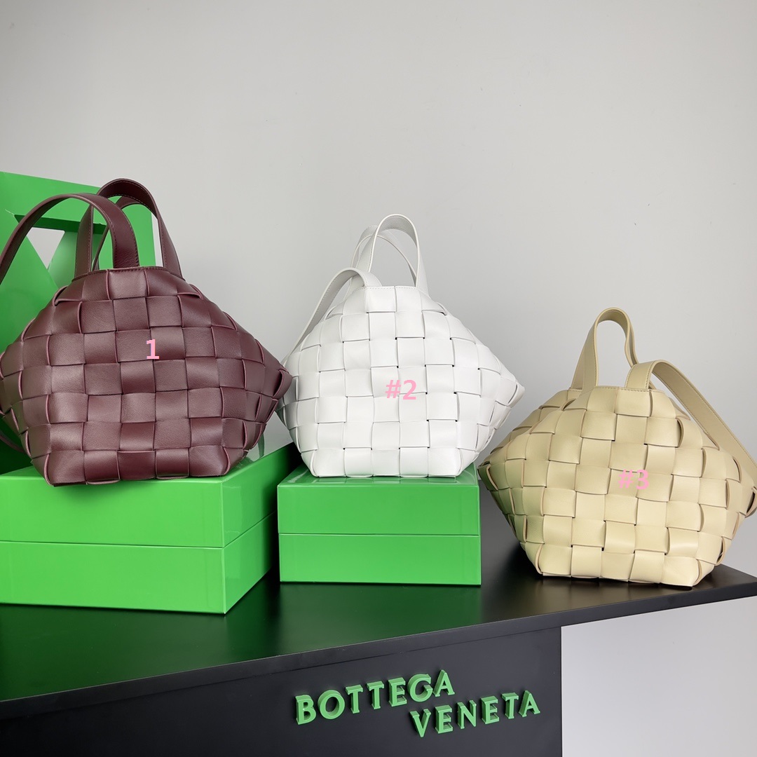 Bottega_Veneta_Bowling_B