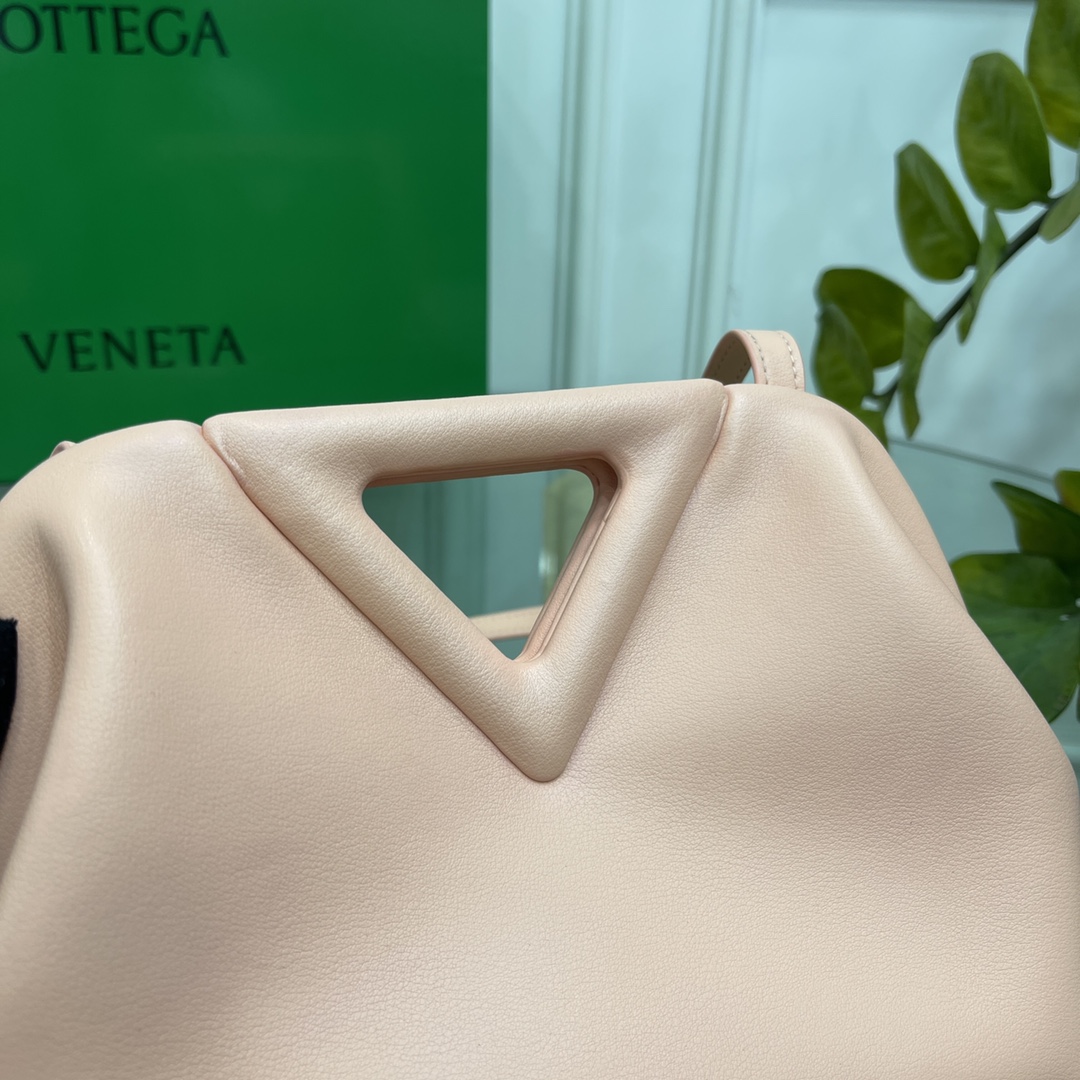 Bottega_Veneta_The_Trian