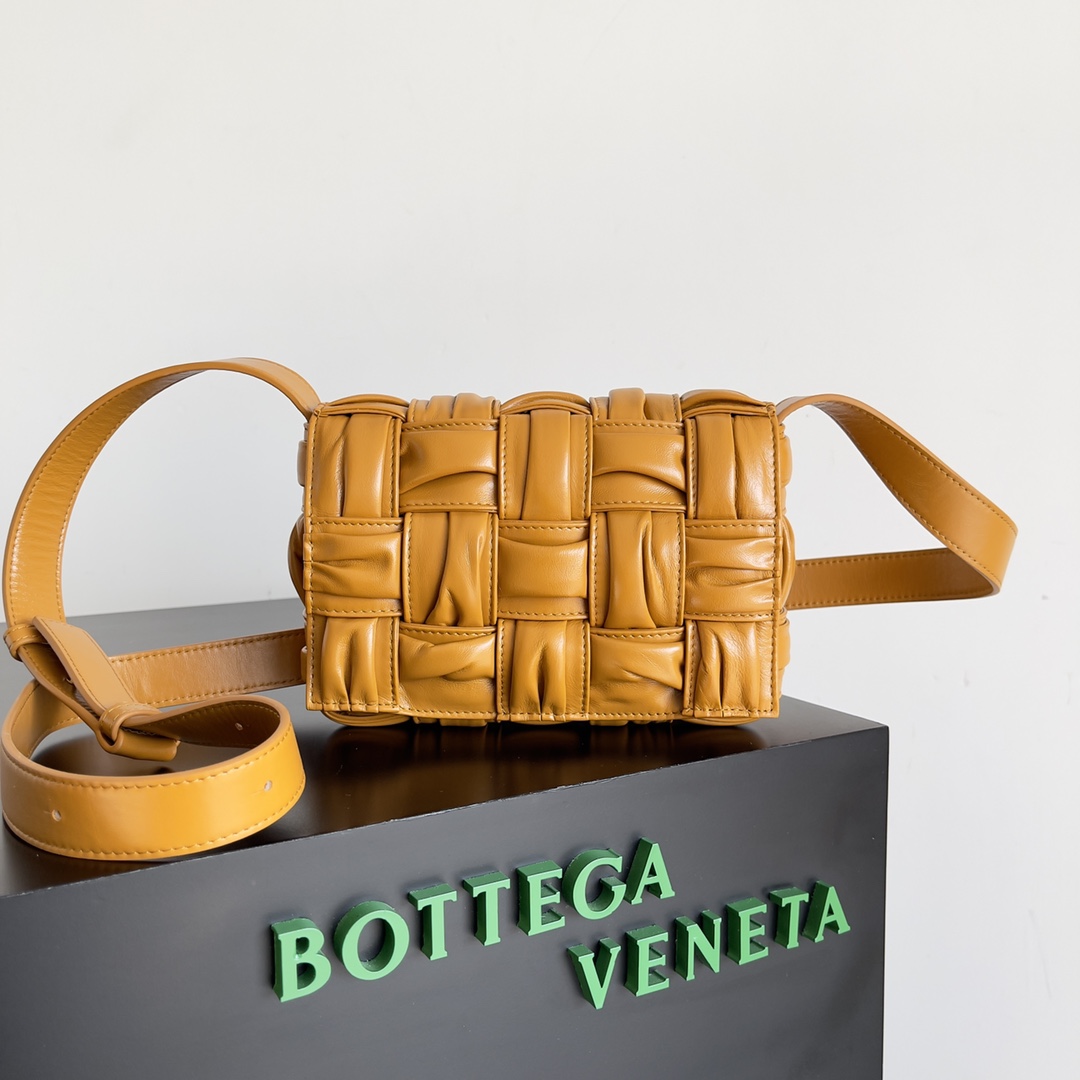 Bottega_Veneta_Cassette_