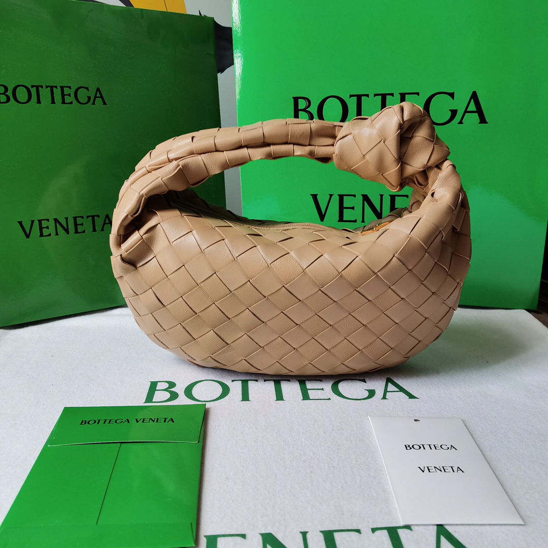 Bottega_Veneta_Jodie_Hob