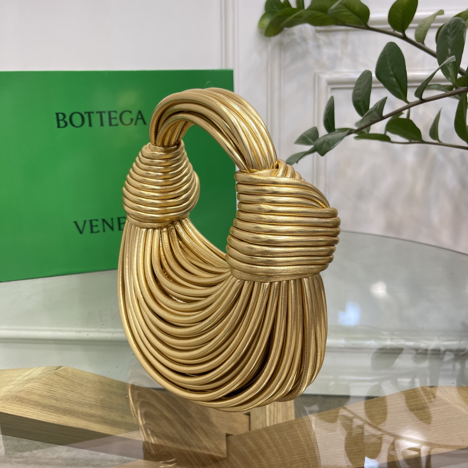 Bottega_Jodie-22×6.5×15.