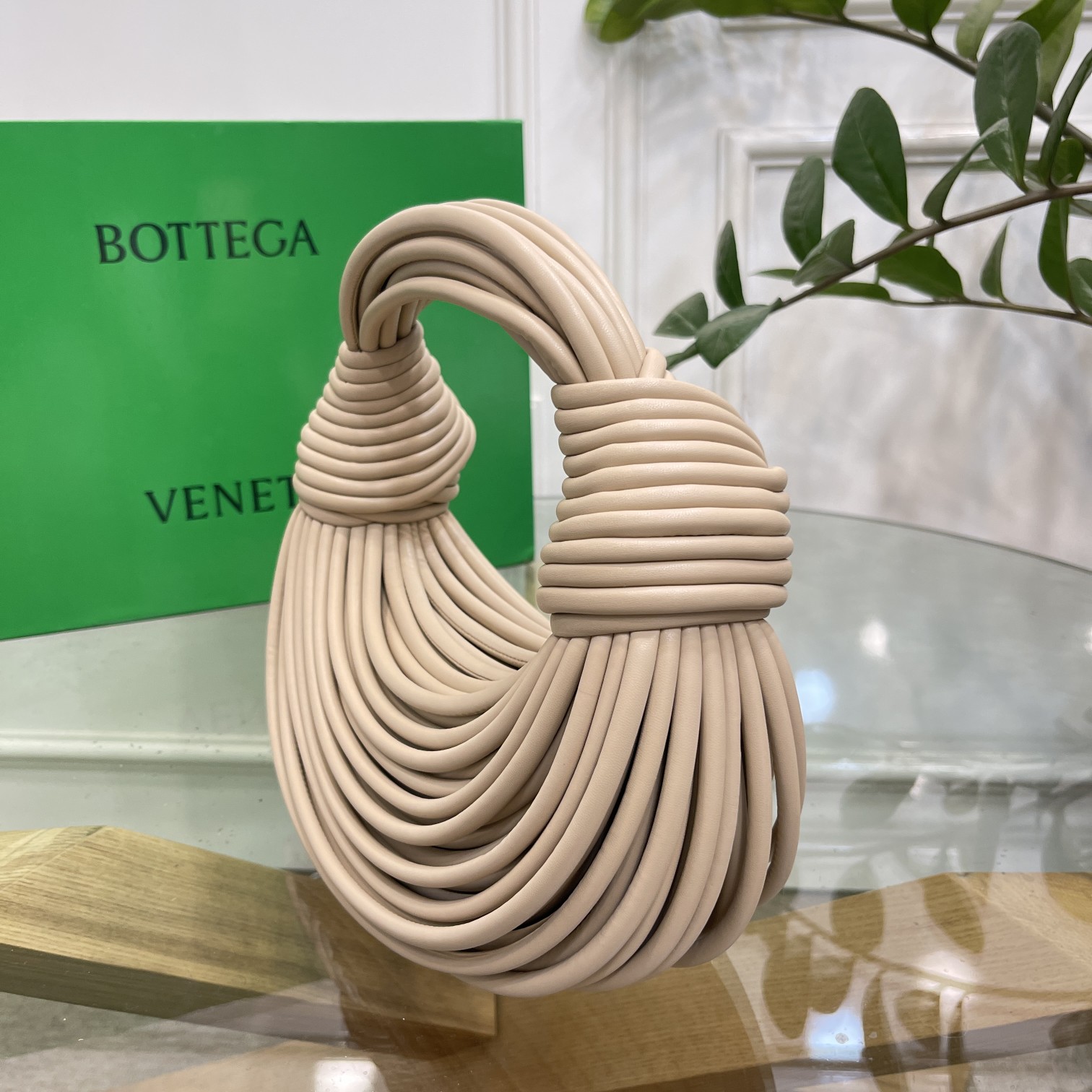 Bottega_Jodie-22×6.5×15.