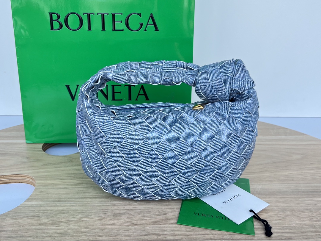 Bottega_Veneta_Jodie_Hob