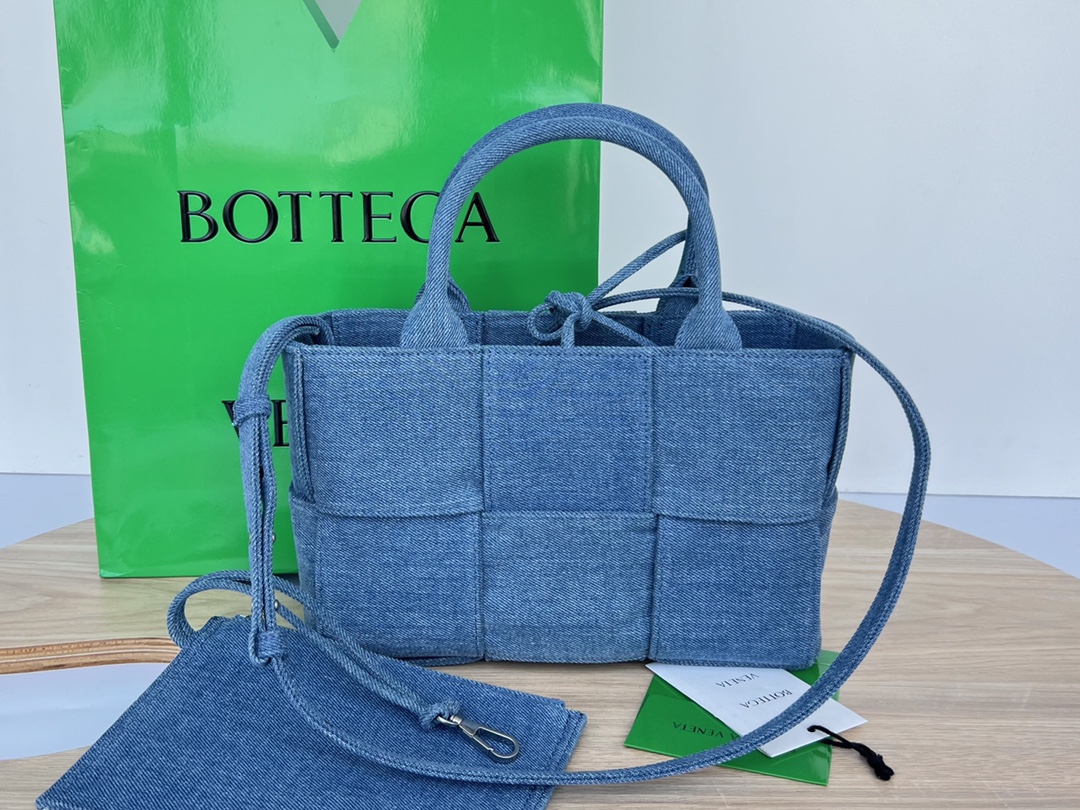 Bottega_Arco_Tote-25x16x