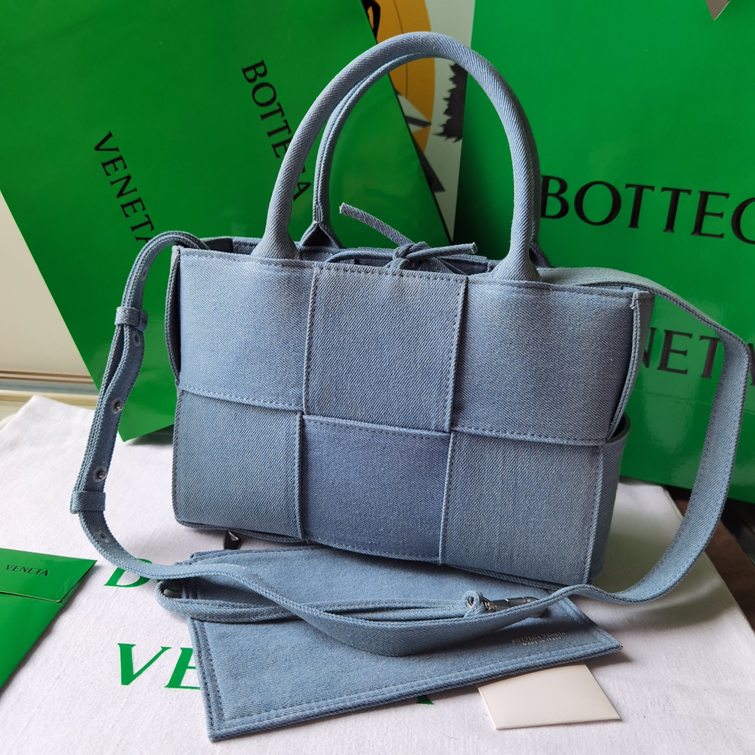 Bottega_Arco_Tote-25x16x