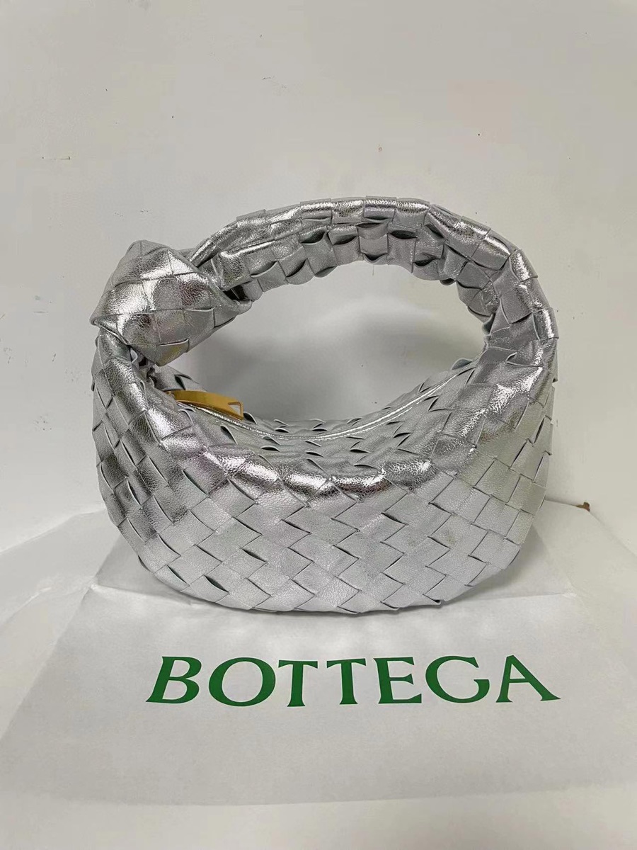 Bottega_Veneta_Jodie_Hob