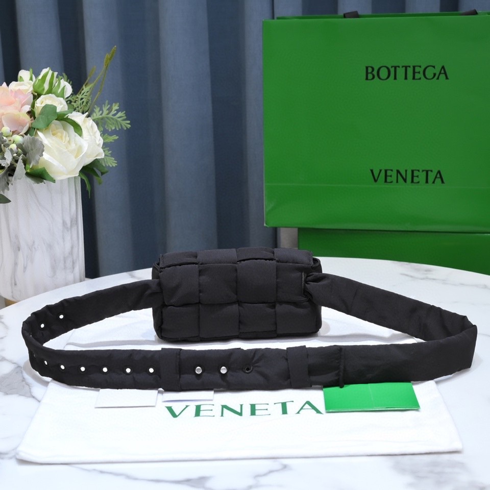 Bottega_Veneta_Cassette_