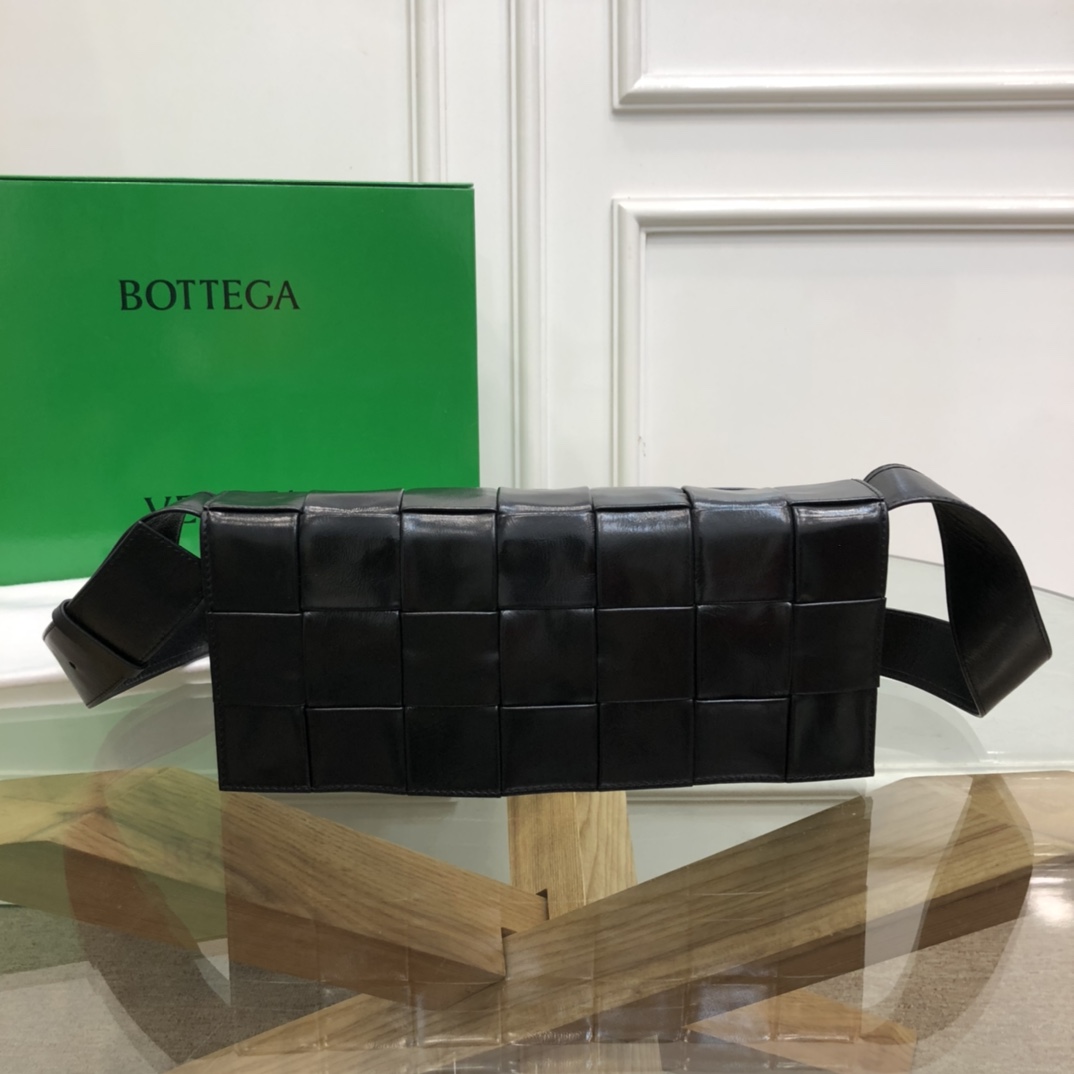 Bottega_Veneta_Belt_Cass