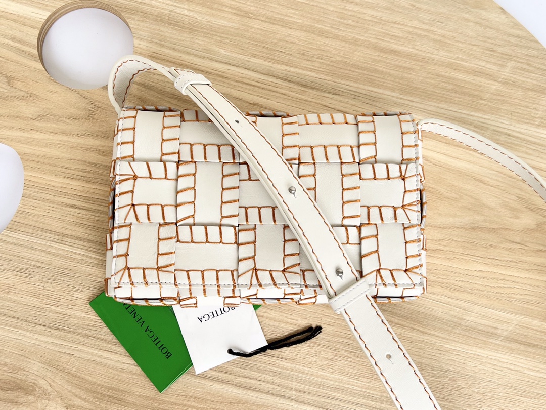 Bottega_Veneta_Cassette_