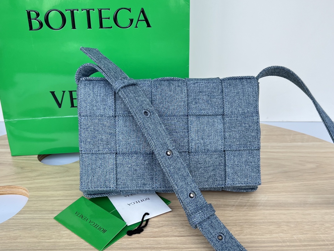 Bottega_Veneta_Cassette_