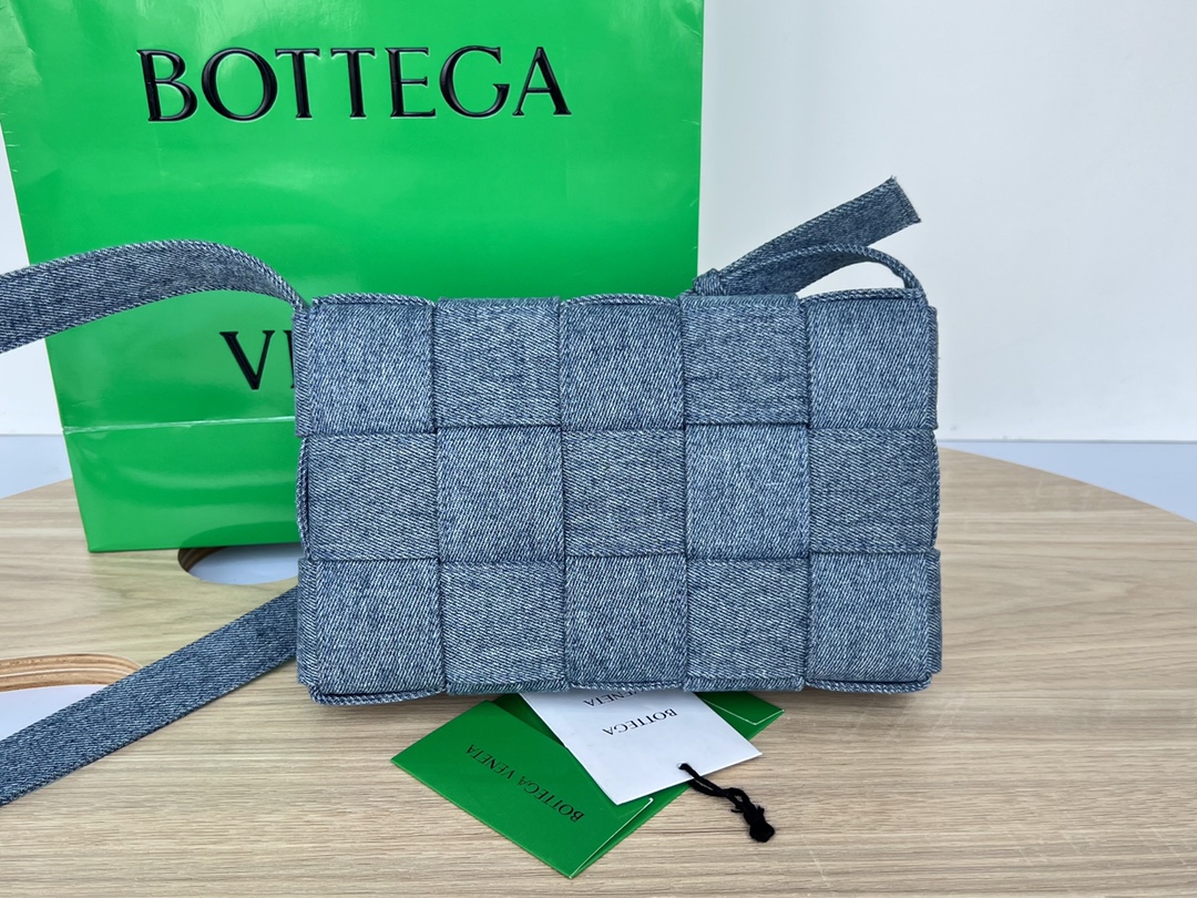 Bottega_Veneta_Cassette_