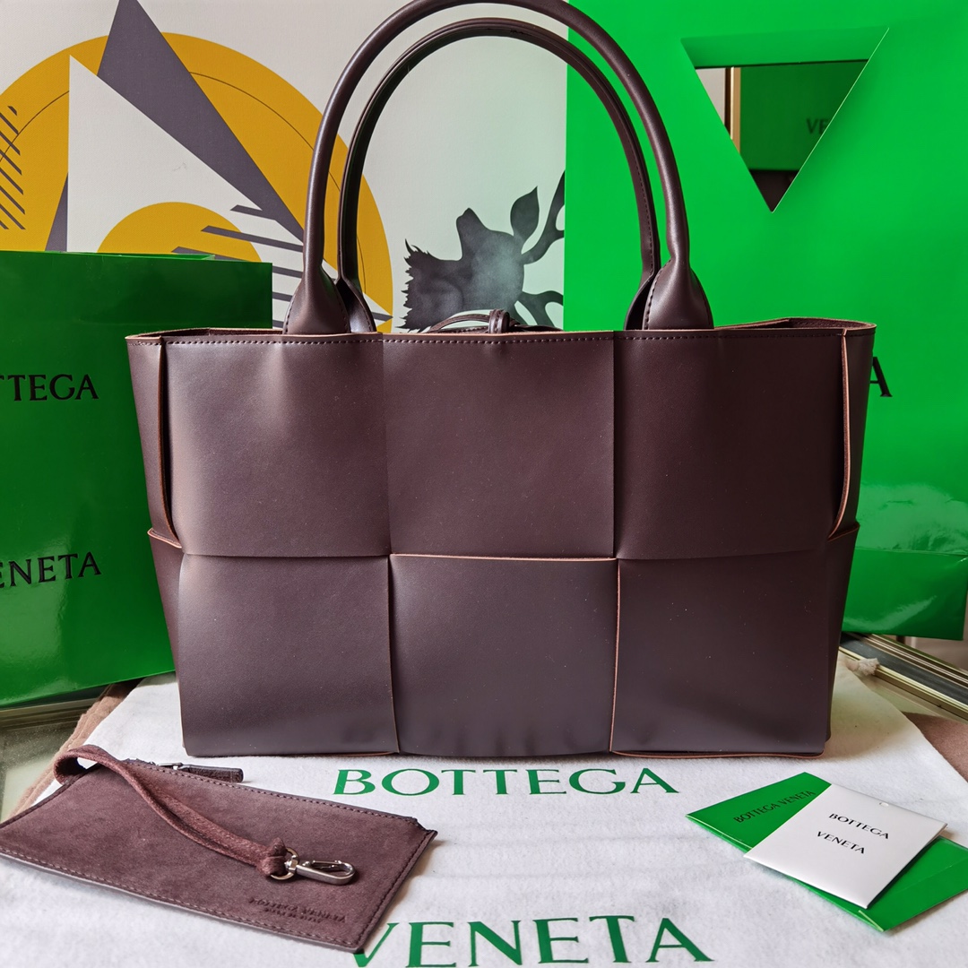 Bottega_Veneta_Arco_Bag-