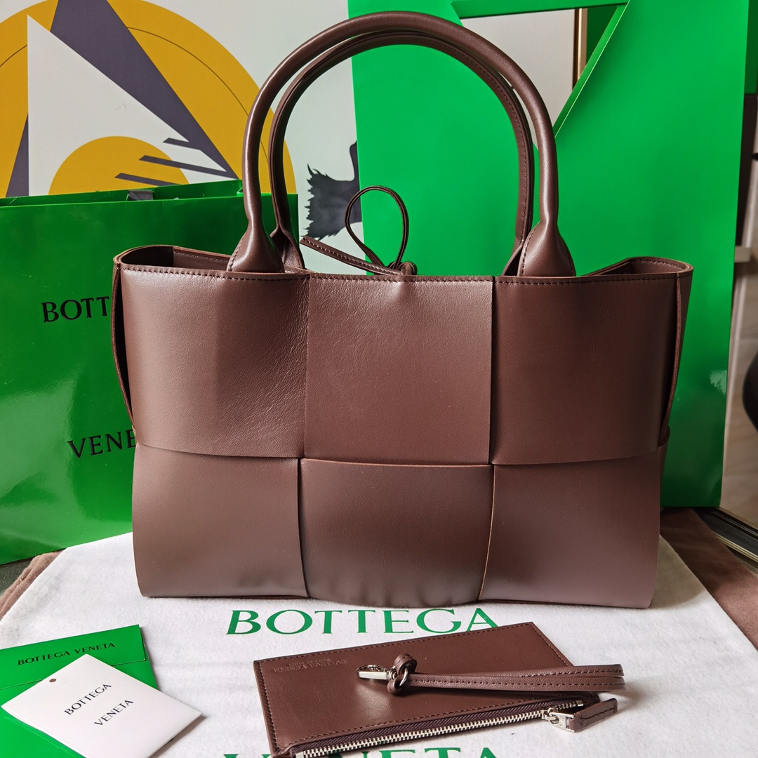 Bottega_Veneta_Arco_Bag-