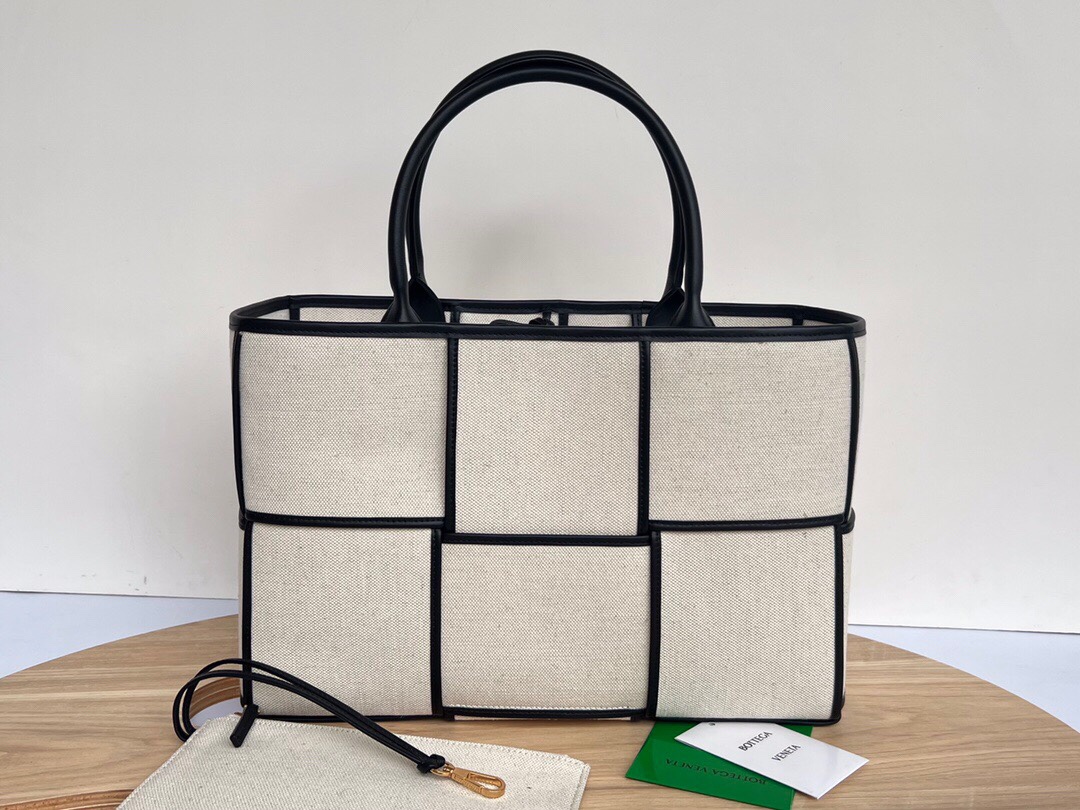 Bottega_Arco_Tote-36.5x2