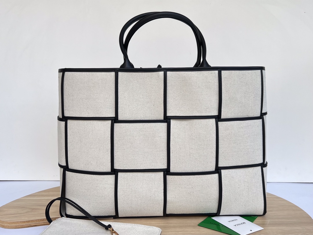 Bottega_Arco_Tote-46x34x