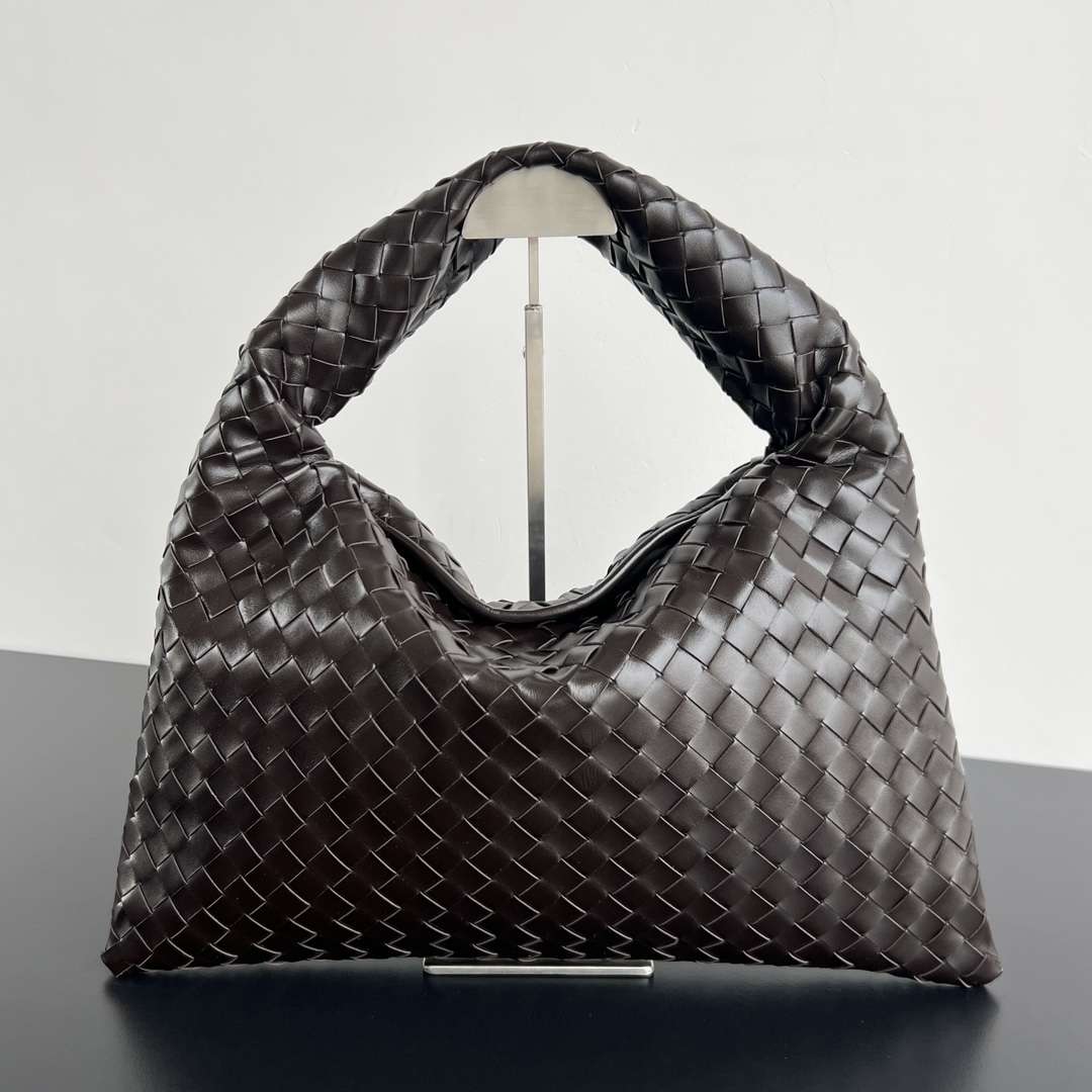 Bottega_Veneta_Hop_Bag-4