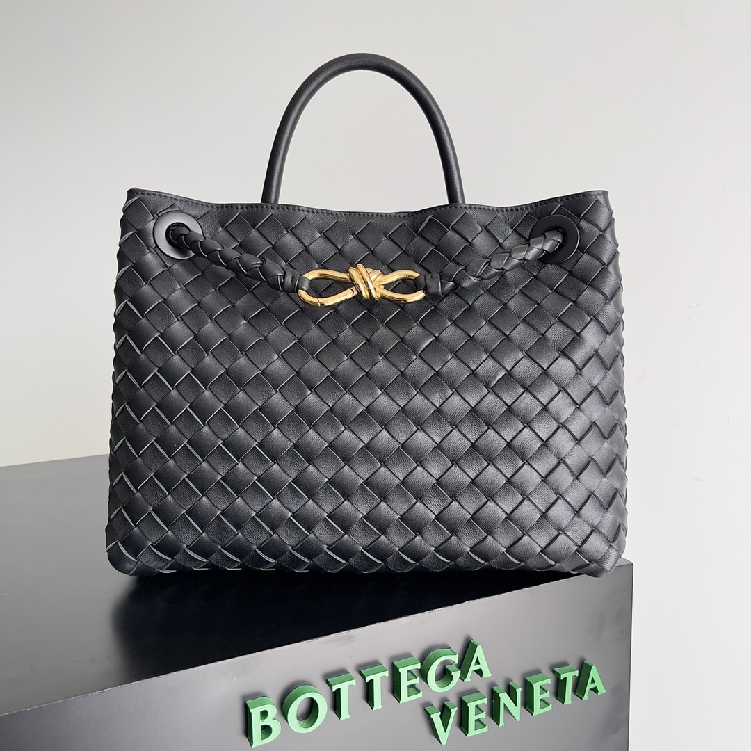 Bottega_Veneta_Andiamo-3