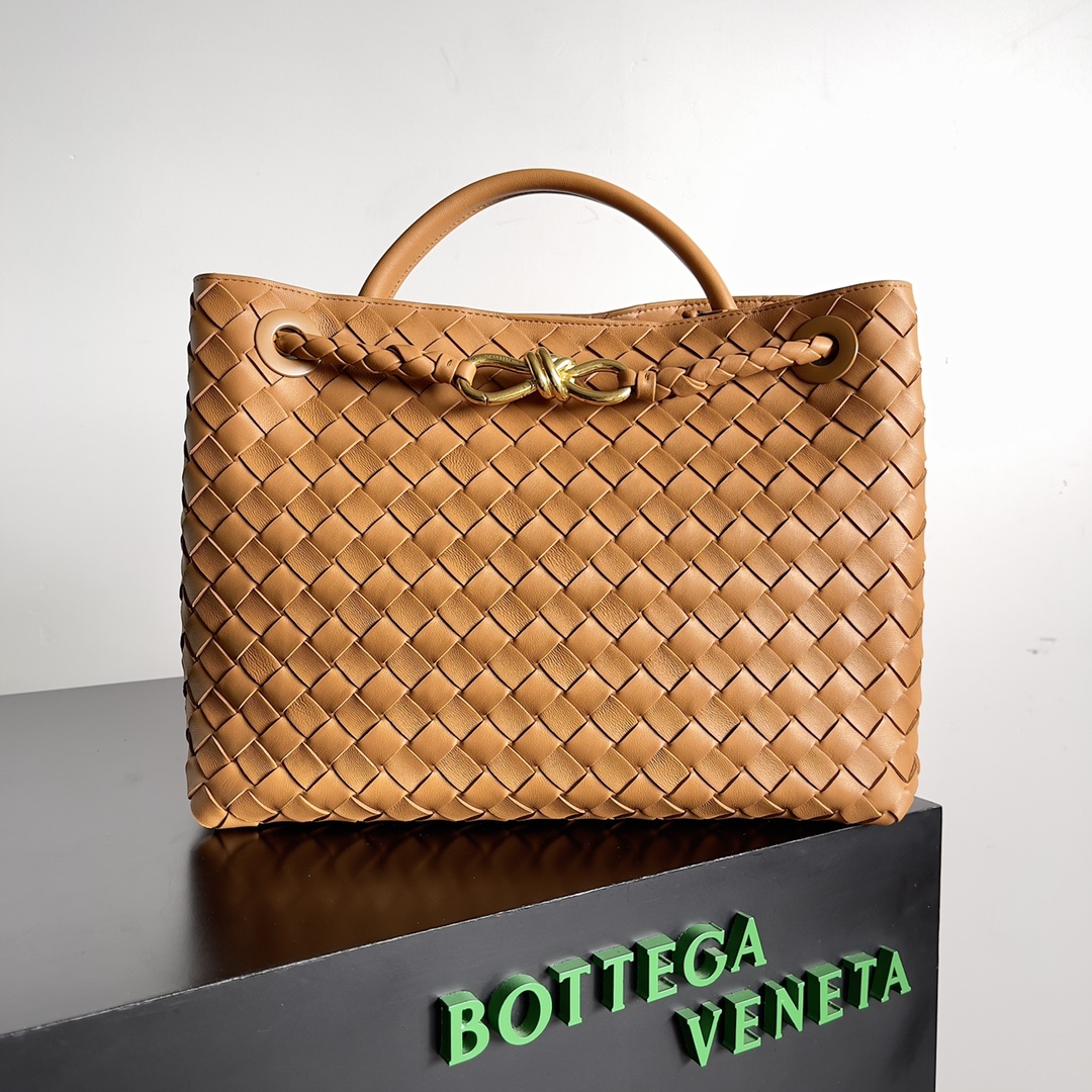 Bottega_Veneta_Andiamo-3