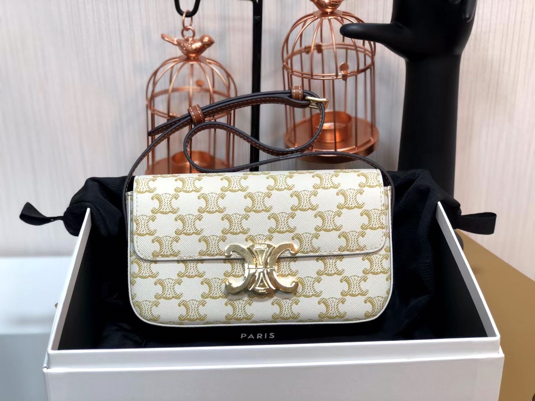 Celin_Triomphe_Shoulder_