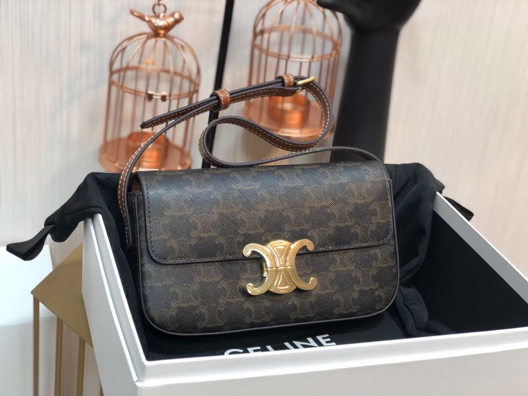 Celin_Triomphe_Shoulder_