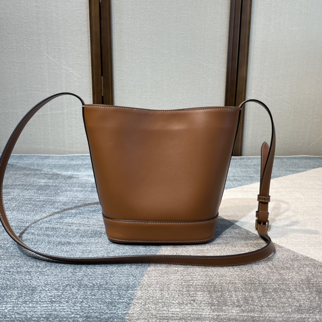 Celina_Cuir_Bucket-30×22