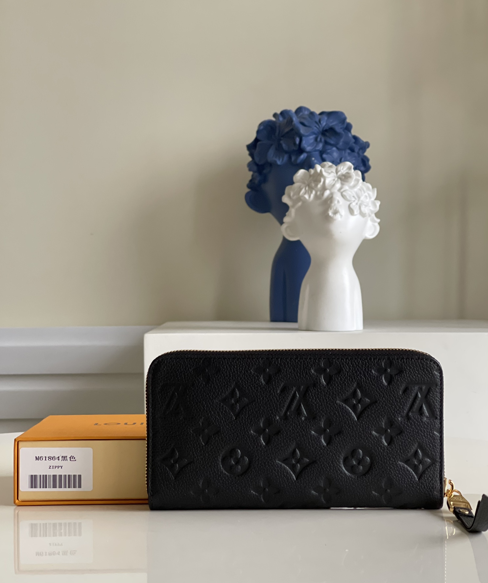 Louis_Vuitton_Monogram_E