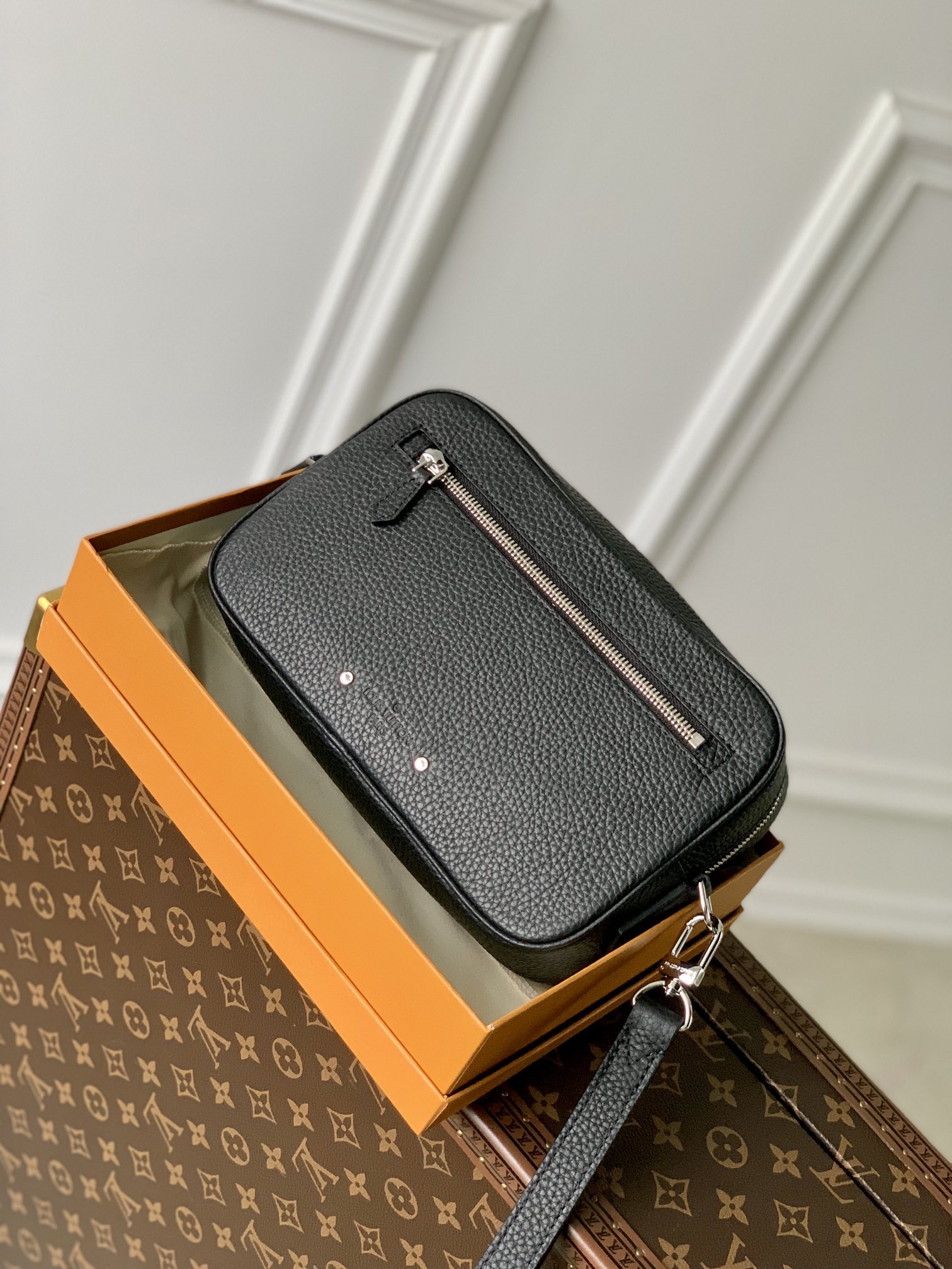 Louis_Vuitton_Pochette_K