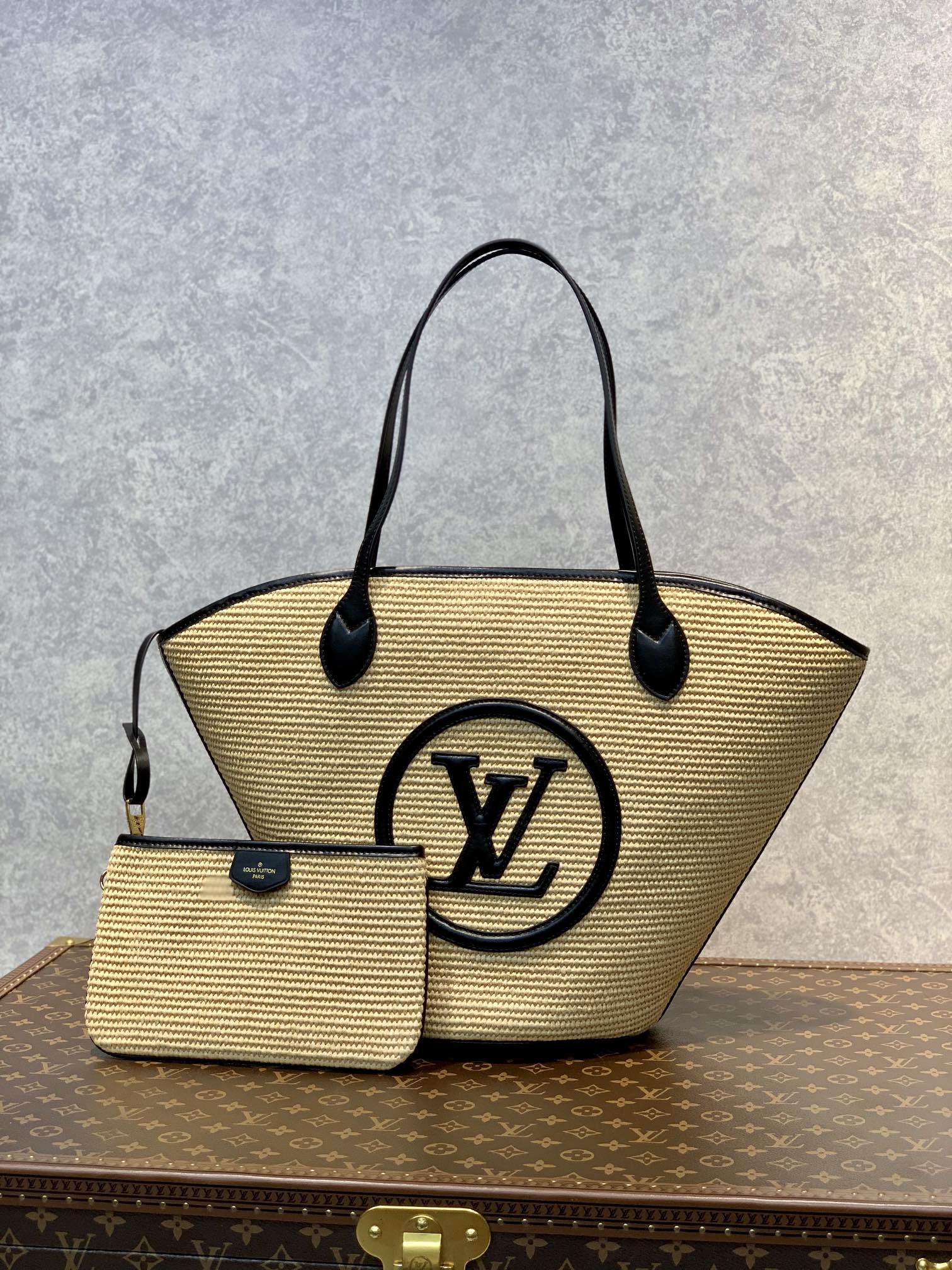 Louis_Vuitton_Tote-57_34