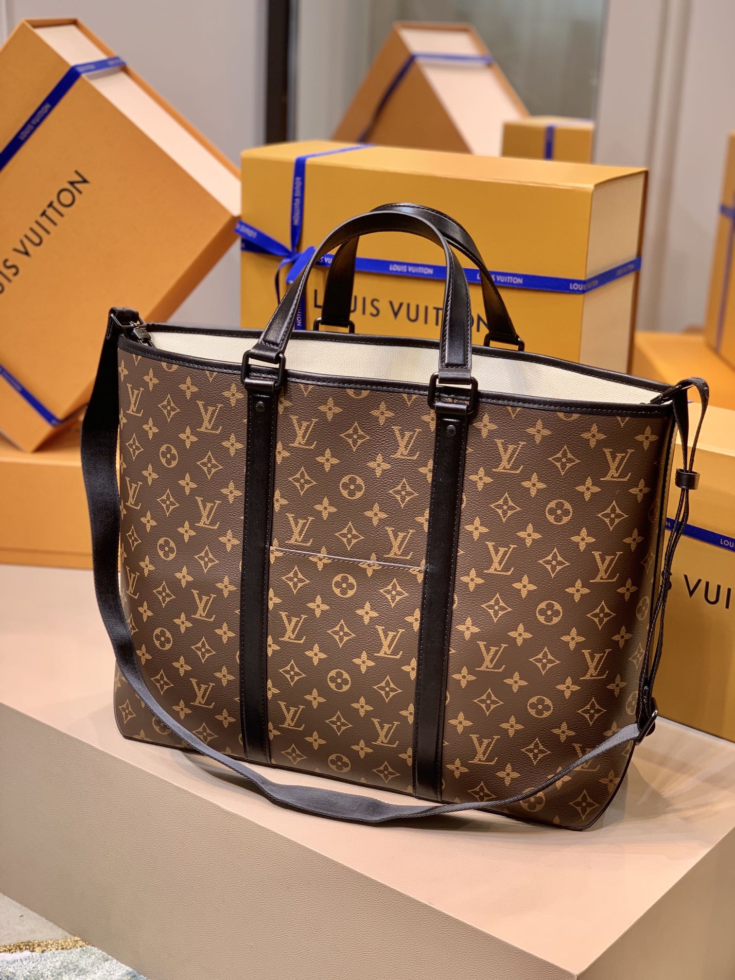 Louis_Vuitton_Week-End_T