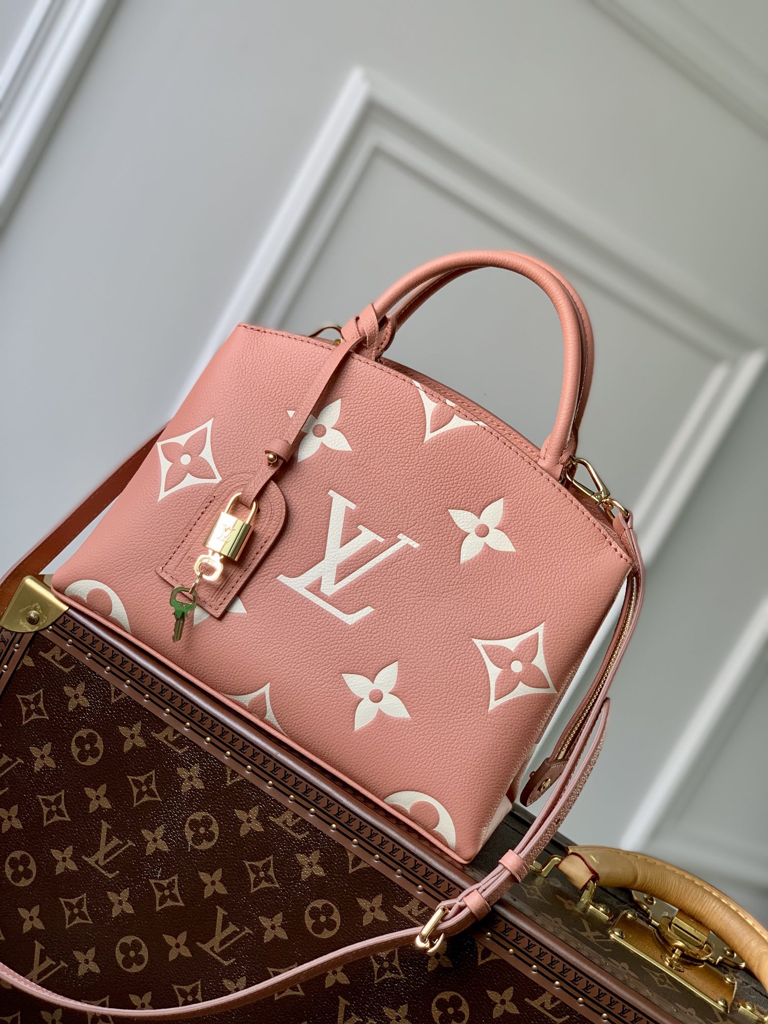 Louis_Vuitton_M45898_Pet