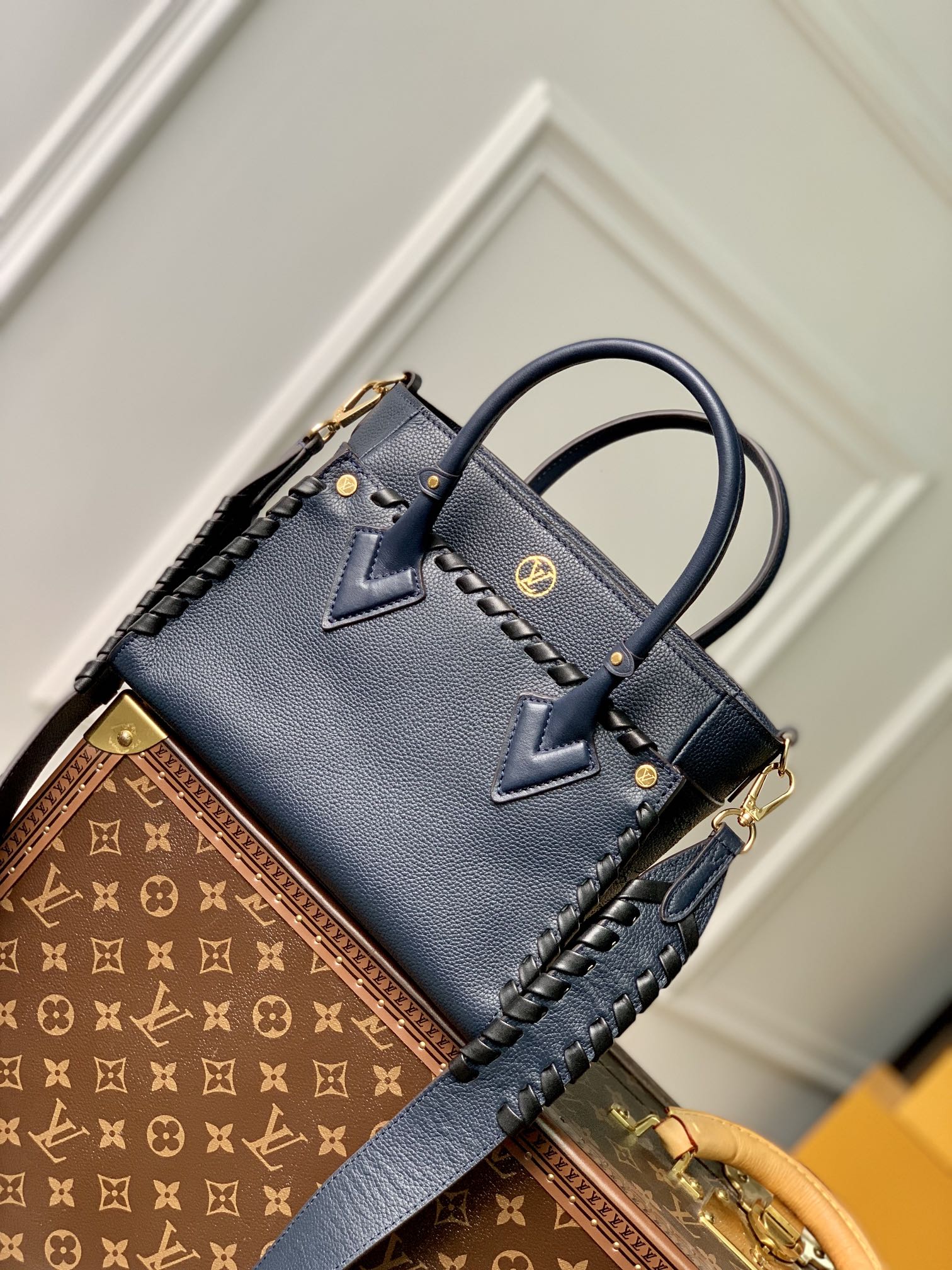 Louis_Vuitton_On_My_Side