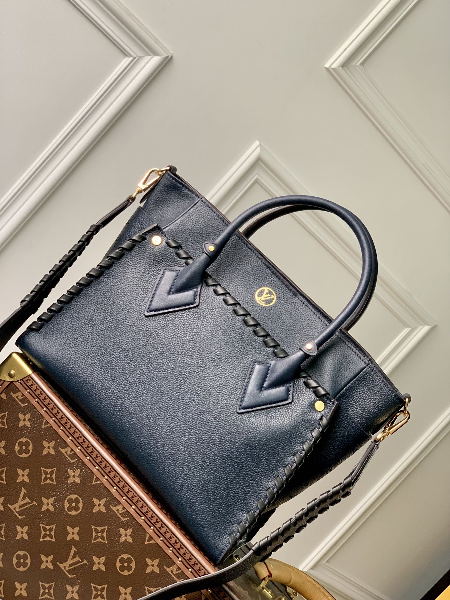 Louis_Vuitton_On_My_Side