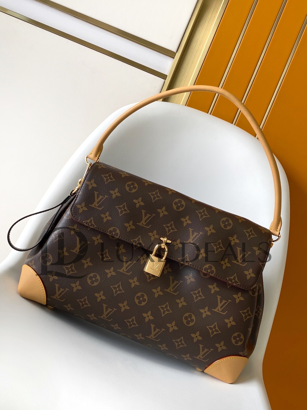 LV Hide Away 1