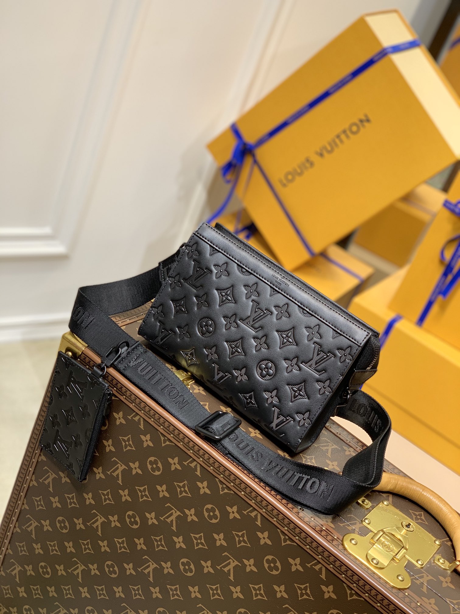 Louis_Vuitton_M81115_Gas