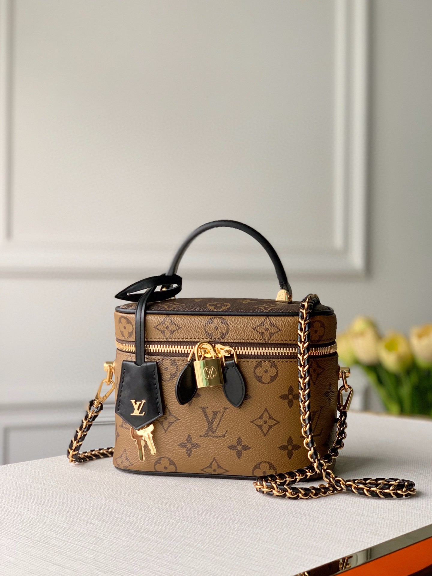 Louis_Vuitton_Vanity-14_