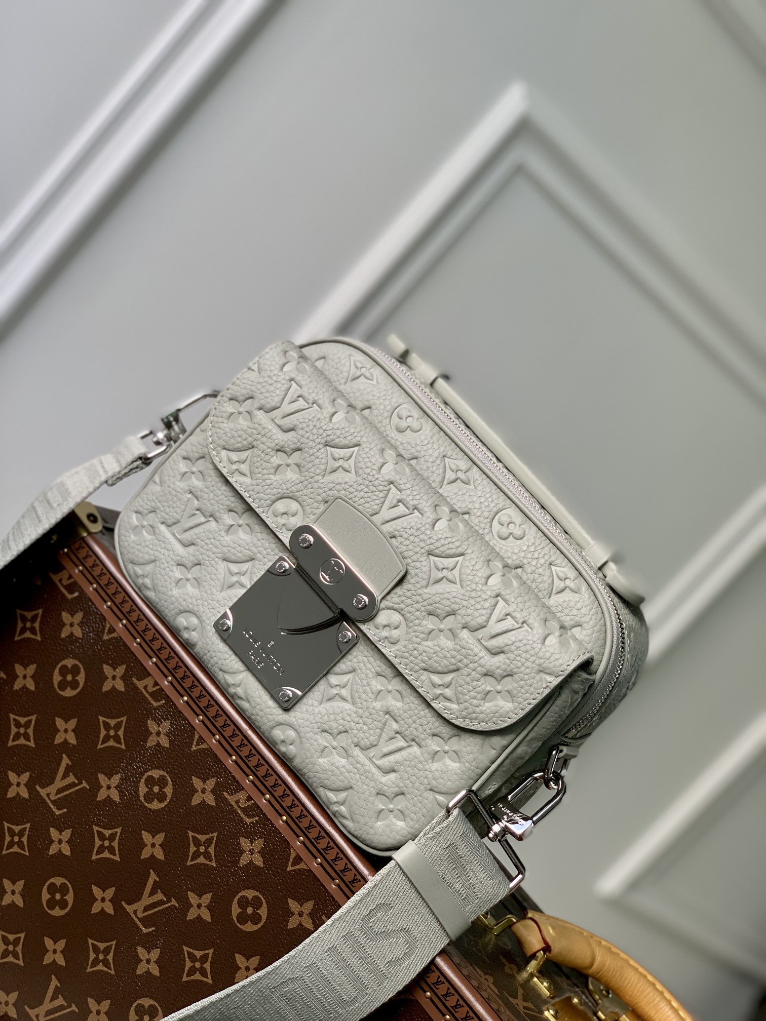 Louis_Vuitton_S_Lock_Bag