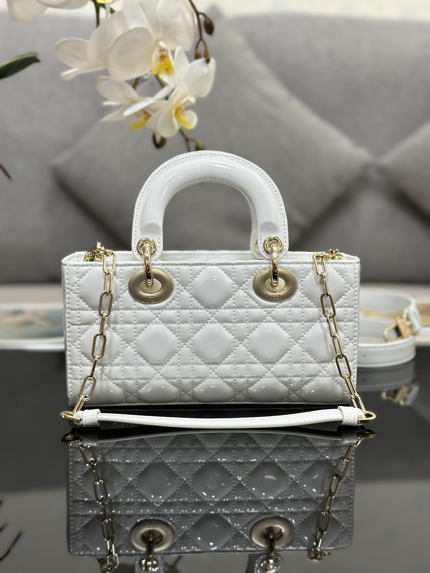 Lady_Diro_Handle_Bag-22_