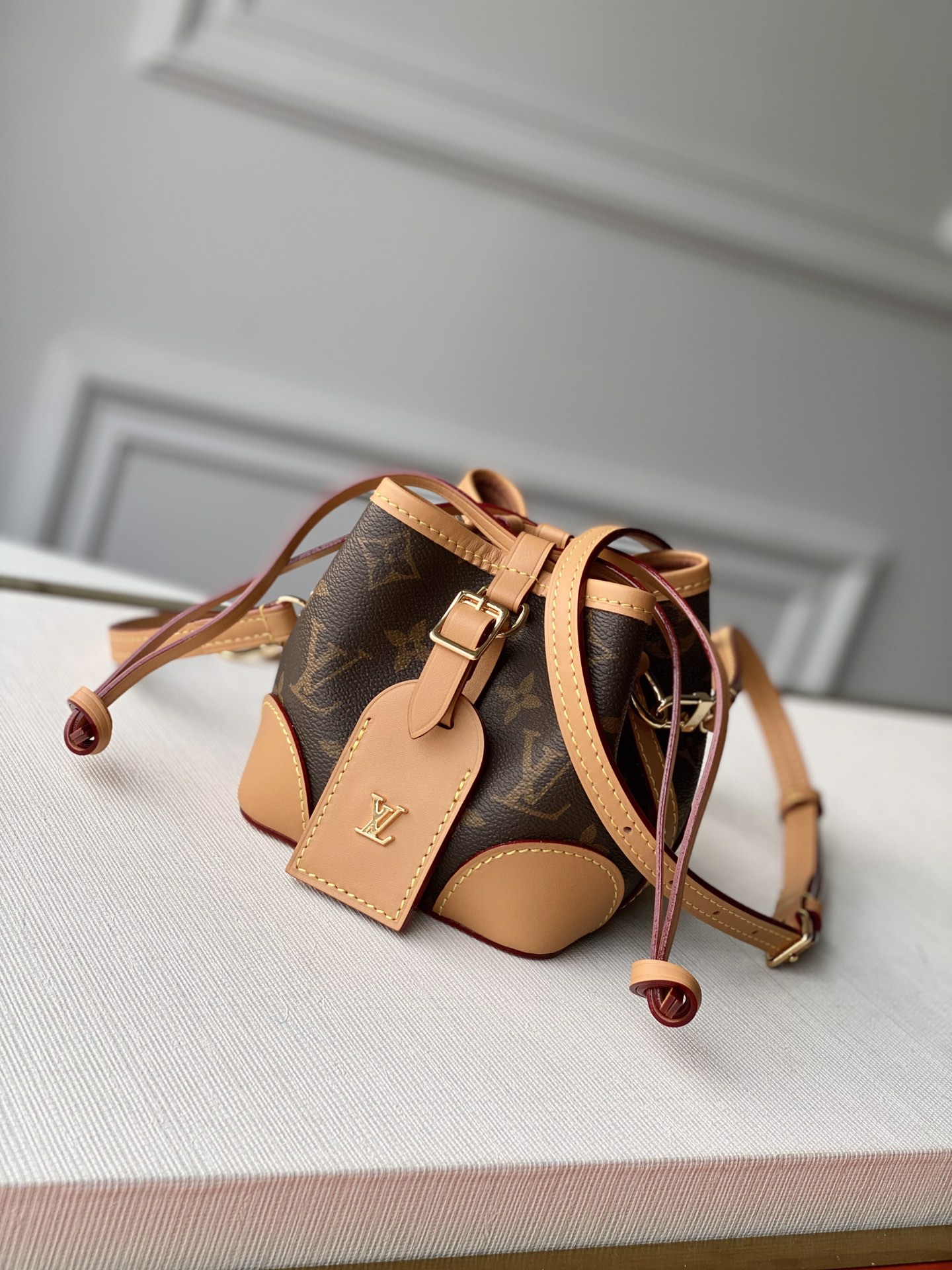 Louis_Vuitton_Mini_Bucke