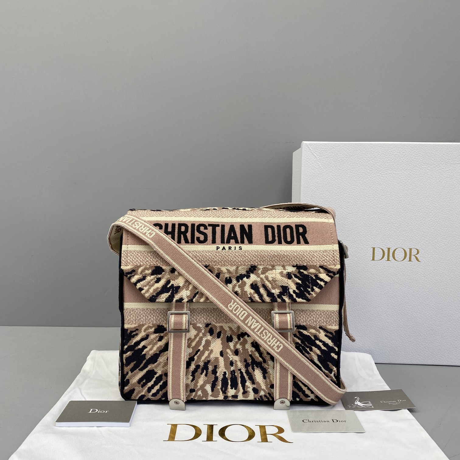 Diro_Oblique_Messenger_B