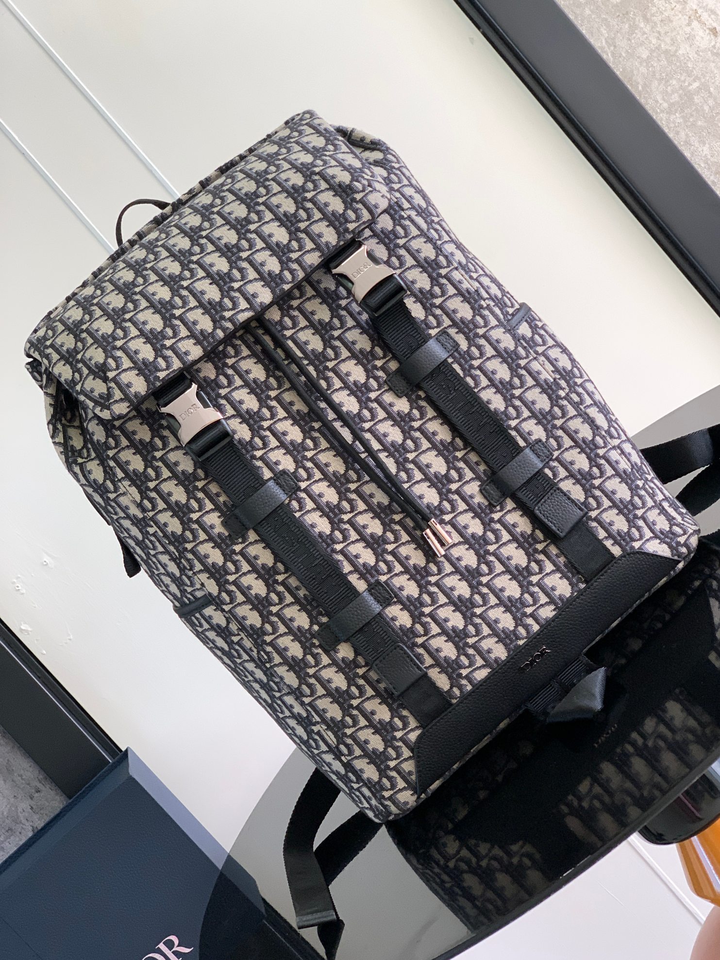 Diro_Explorer_Backpack-3