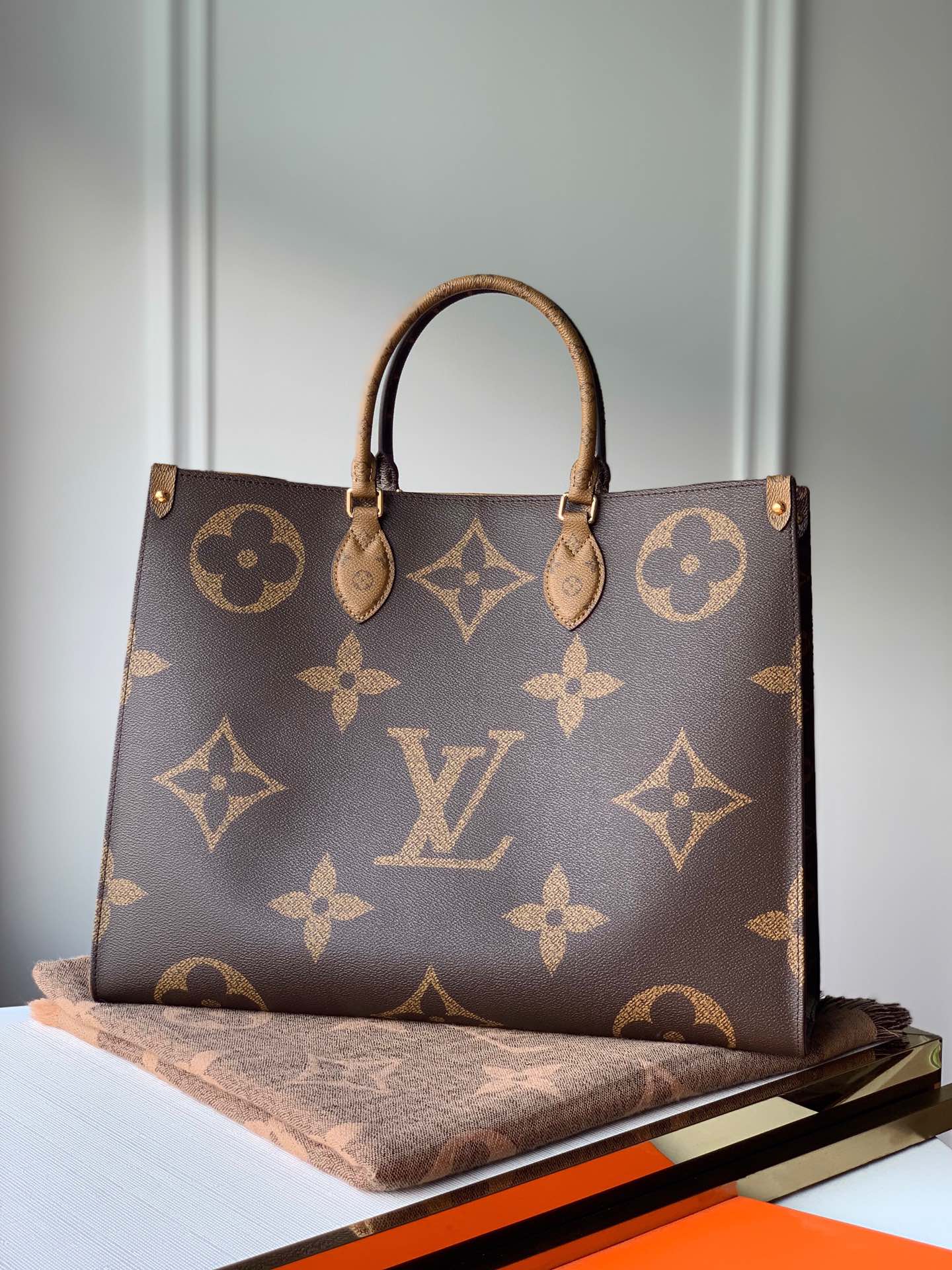 Louis_Vuitton_Onthego_Ha